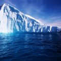 Los icebergs se desprenden del continente antártico como consecuencia del aumento de la temperatura glogal